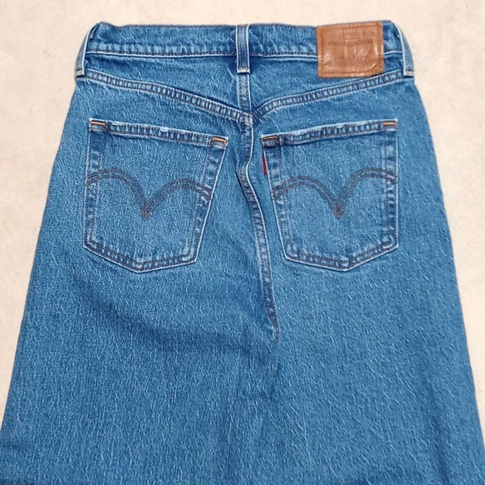 Levi's Premium Ribcage Straight Ankle Jeans Size 26 (26x27) Medium Wash - Picture 5 of 13